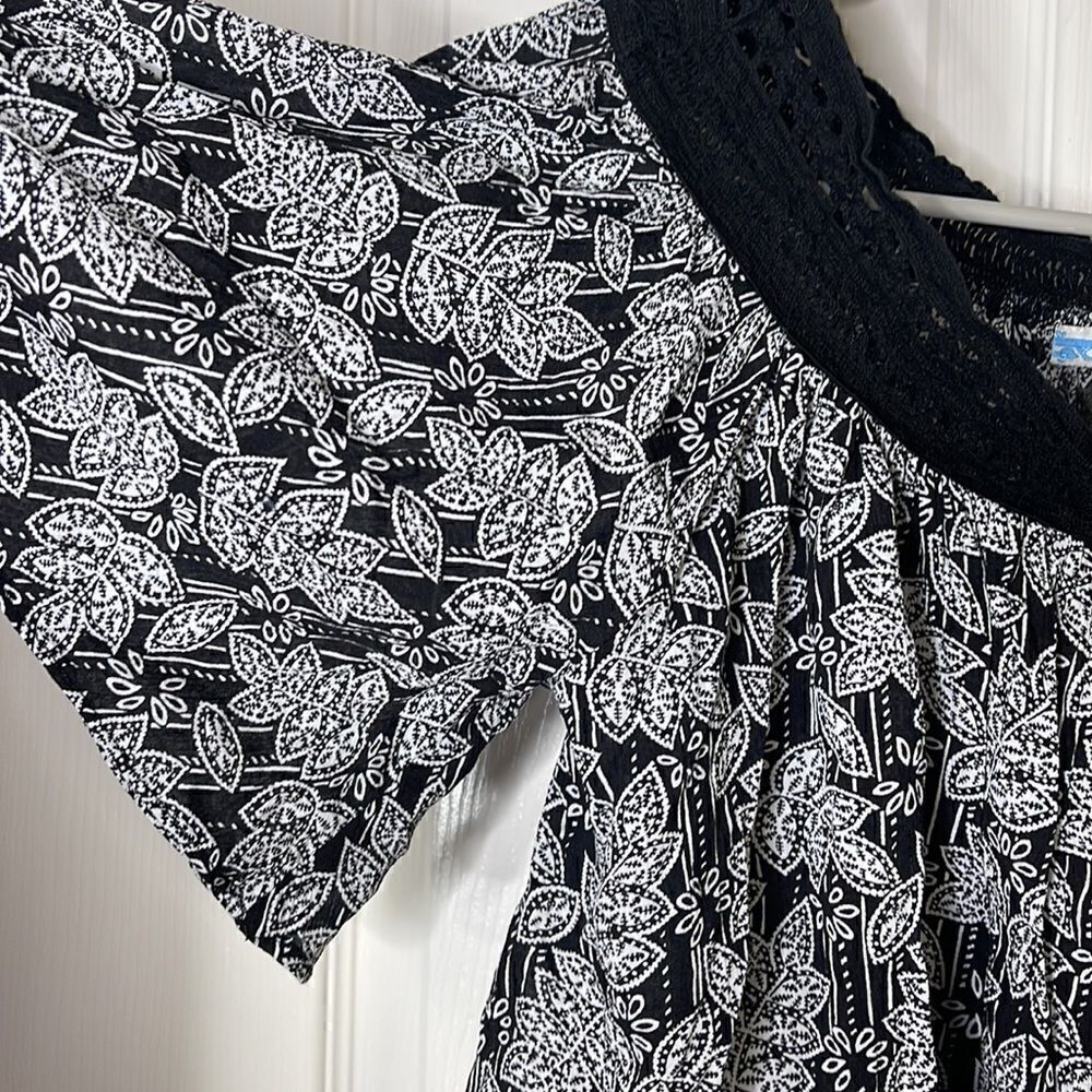 Cecico off the shoulder crop top size small - Picture 4 of 4